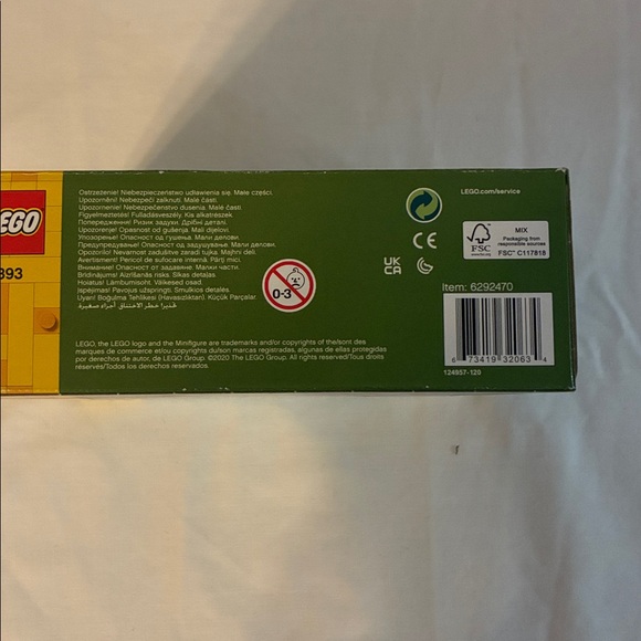 LEGO LEGOLAND Exclusive Set - Red, Blue, and Yellow - Picture 3 of 3